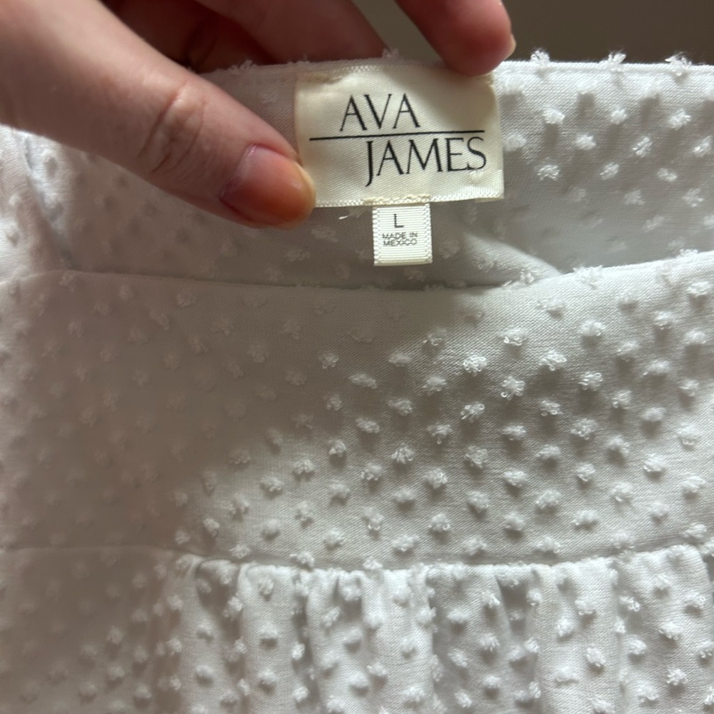 Casual white Swiss dot shirt with cap sleeves - Picture 3 of 4